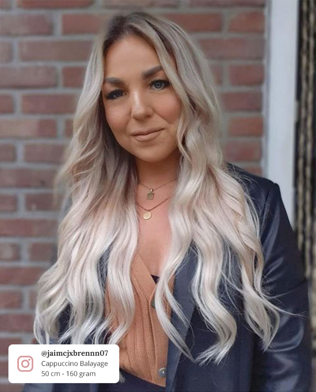 Clip in hairextensions in de balayage / ombre tint cappuccino balayage. Clip ins van echt haar met een donkere uitgroei of aanzet tot punten punten.