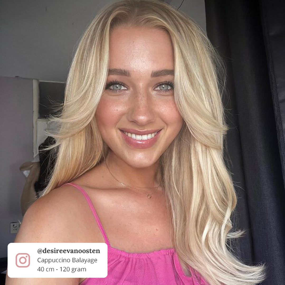 mly-hairextensions-cappuccino-balayage-clip-in-blonde-ombre_10dd0d34-904c-49a0-9e06-655b2bde66c2 1080 × 1080 px Blonde balayage van donker/midden blond naar lichtblonde punten. Cappuccino Balayage bij MLY Hairextensions. Volledige set ombre clip-in hairextensions.