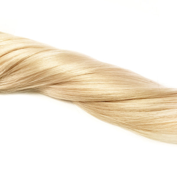 Twist haarstructuur. Bleach blond is een lichte blondtint met gouden ondertonen. Geef je haar een boost met deze mooie sunny shade. MLY clip-in hairextensions zijn gemaakt van echt haar en kan je dus gewoon krullen, wassen en stylen zoals je eigen haar.