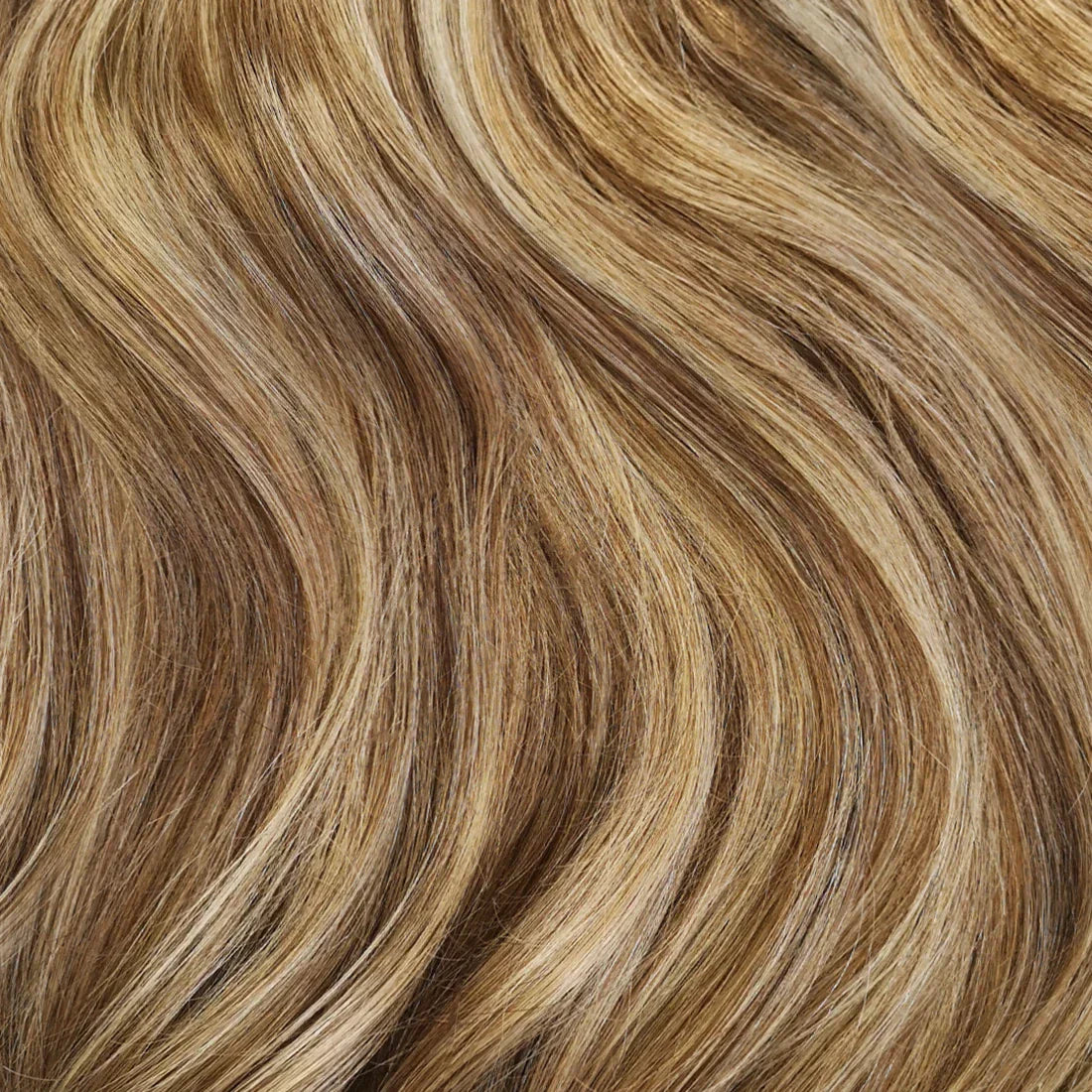 Deze mixed blonde Volumizer met highlights bestaat uit verschillende blondtinten (