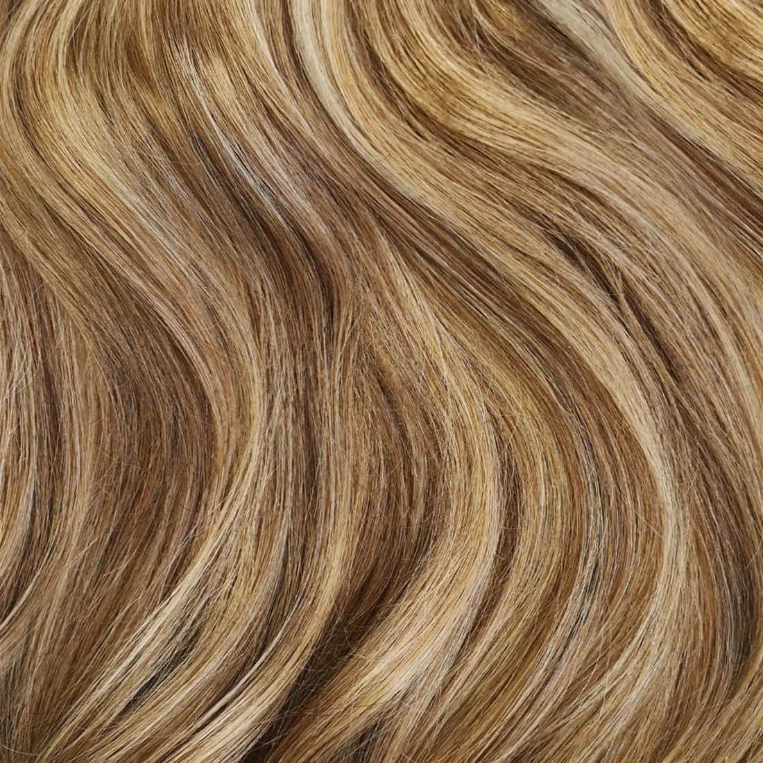 Deze mixed blonde Volumizer met highlights bestaat uit verschillende blondtinten (