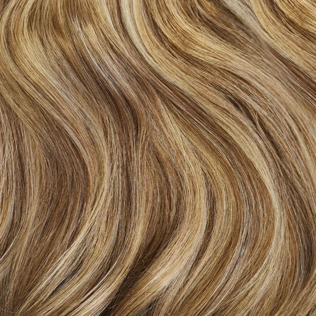 Deze mixed blonde Volumizer met highlights bestaat uit verschillende blondtinten (