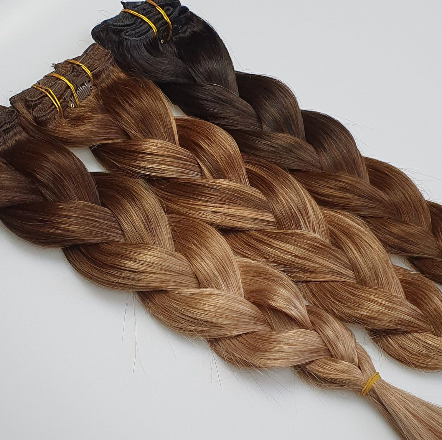 Balayage clip-in hairextensions. Donker aanzet naar blonde punten. Nieuwe collectie ombre en balayage hairextensions van echt haar met clips. 