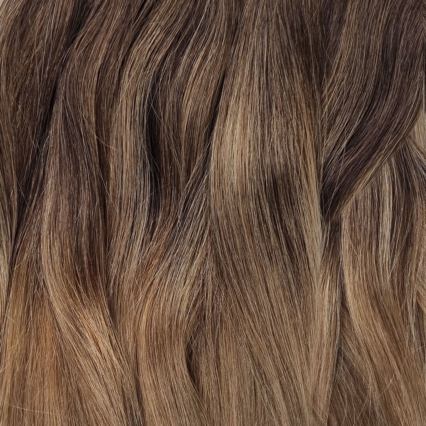 Cream balayage clip in hairextensions van bruin naar blond met assige ondertonen en lichte punten