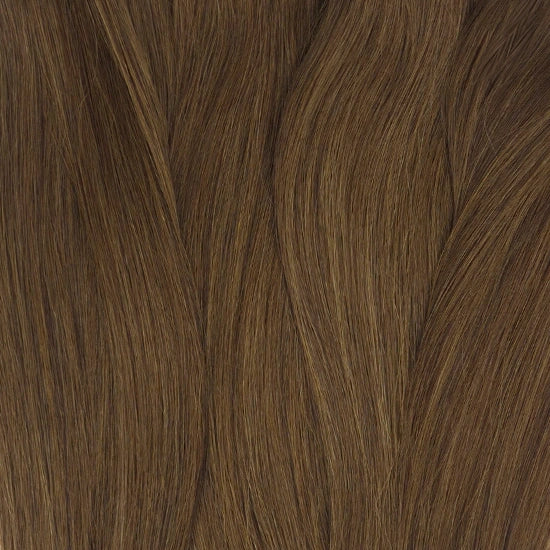 Midden Bruine clip in hair extensions. Deze lichte, midden bruine haarkleur heeft een warme ondertoon en is gemaakt van remy human hair. 