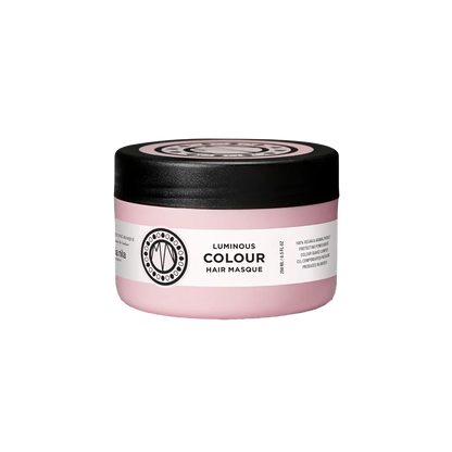 Maria Nila Luminous Colour Masque is een zacht haarmasker voor gekleurd haar die het haar hydrateert en voedt, met een zijdezacht resultaat. Dit product bevat granaatappel extract om de mooie kleuren te behouden. Daarnaast heeft het een Colour Guard Complex, dit voorkomt het vervagen van je haarkleur en het beschermt je extensions en/of je eigen haar&amp;nbsp;tegen o.a. UV-straling. Luminous Colour Masque heeft een frisse en fruitige geur van appel, braam en perzik. Yum!