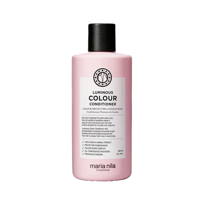 Houd de mooie kleuren in je extensions mooi met de natuurlijke kleurbeschermende shampoo van Maria Nila. De Luminous Colour Conditioner voedt, beschermd en ontward je prachtige lokken. 