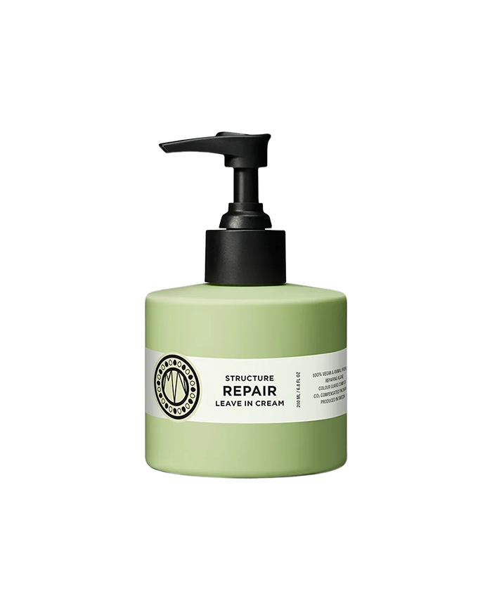 Maria Nila Structure Repair Leave-in Cream is een voedende leave-in-crème gemaakt met algenextract die beschadigde hairextensions herstelt en versterkt, en voorziet van vocht en voeding terwijl het gespleten haarpunten sluit. 