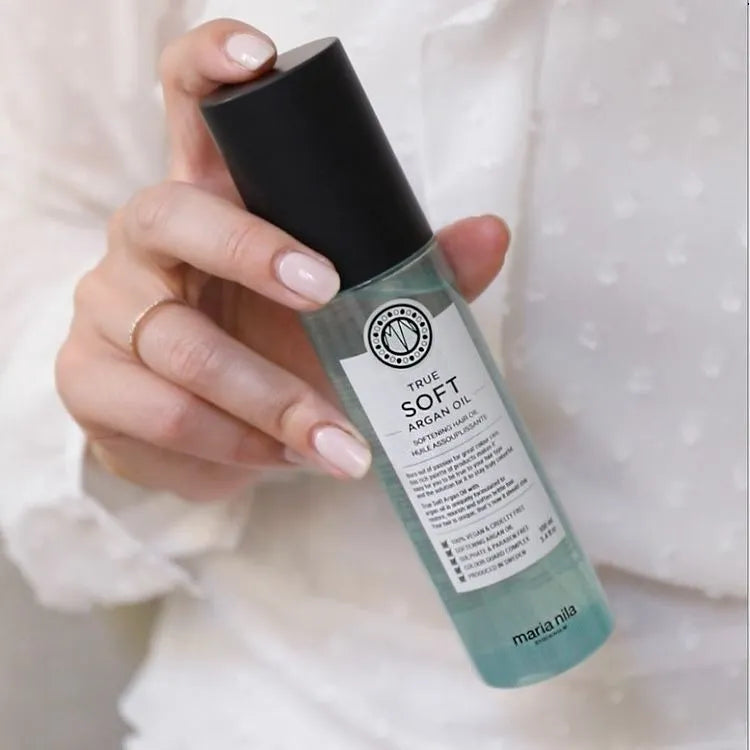 Voor een extra moisture boost van je hairextensions kan je een beetje argan olie in de puntjes verdelen. 