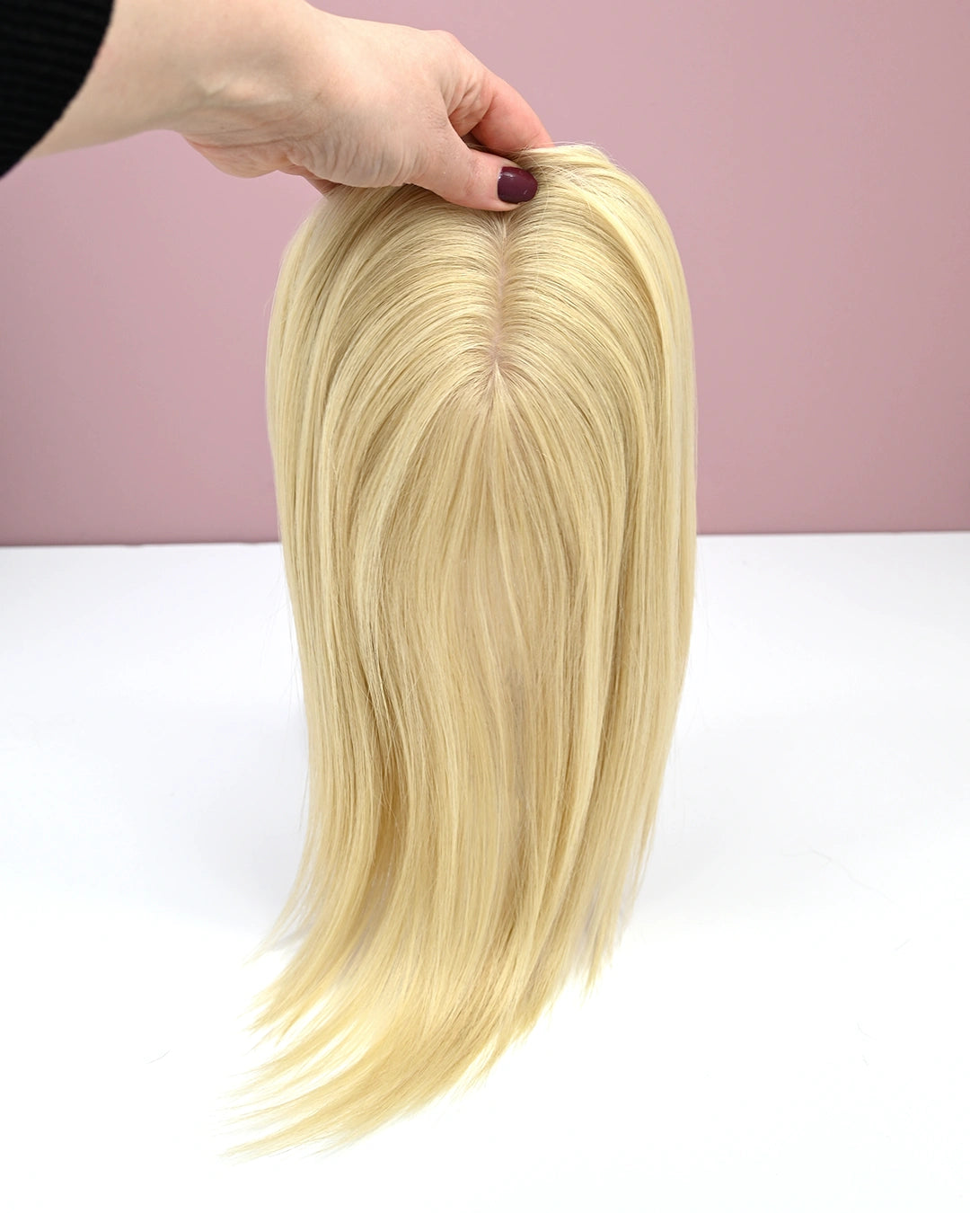 Platina blonde hairtopper van remy human hair - Deze licht blonde haar topper is gemaakt van 100% echt haar. 