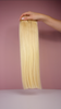 Video van de Bleach blonde clip-in Hairextensions. 40cm lange hairextensions van 180gram met effen geel licht blonde  tint