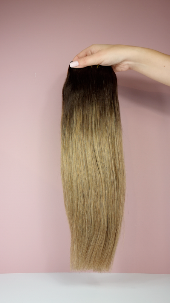 Video van de Chocolate balayage clip-in Hairextensions. 40cm lange hairextensions van 180gram met een donker bruine aanzet en as blonde punten.