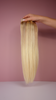Video van de Diamond Balayage blonde clip-in Hairextensions. 40cm lange hairextensions van 180gram met een asblonde korte aanzet die overloopt in platina blonde punten