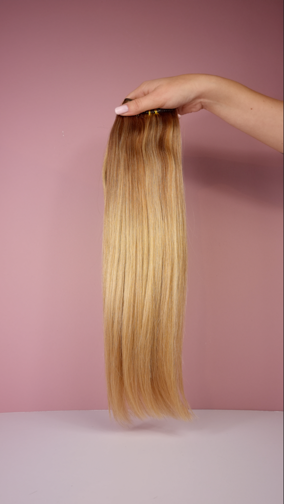 Video van de Latte blonde Balayage clip-in Hairextensions. 40cm lange hairextensions van 180gram met verschillende natuurlijke blondtinten.