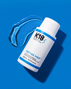 Stap 1 K18 Leave in Haar masker:  Was je haar met shampoo, maar gebruik géén conditioner.