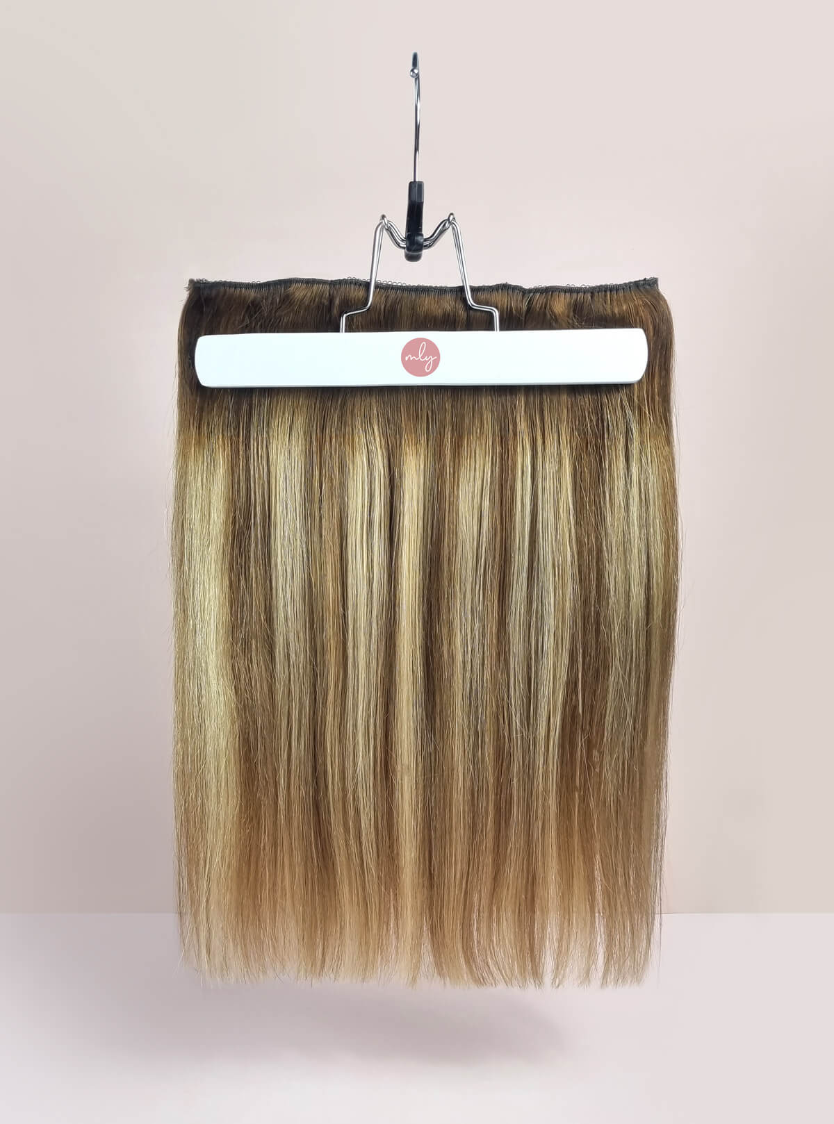 Honing blonde ombre clip in hairextensions met donkere aanzet. Balayage clip in extensions met bruine aanzet en blonde highlights bij mly hairextensions