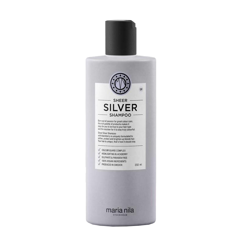 Zijn je haren of extensions te warm, goud of geel van kleur? Of heb je ze al in een as-, zilver- of grijstint en wil je dat graag zo houden? Dan is de Sheer Silver collectie van Maria Nila perfect voor jou. Maria Nila Sheer Silver shampoo is een zilvershampoo met violet pigment en blackberry-extract dat warme tinten neutraliseert en de haren glans en stevigheid geeft